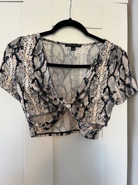 Haute Monde Black & Cream Snake-Print Twisted Front Crop Top
